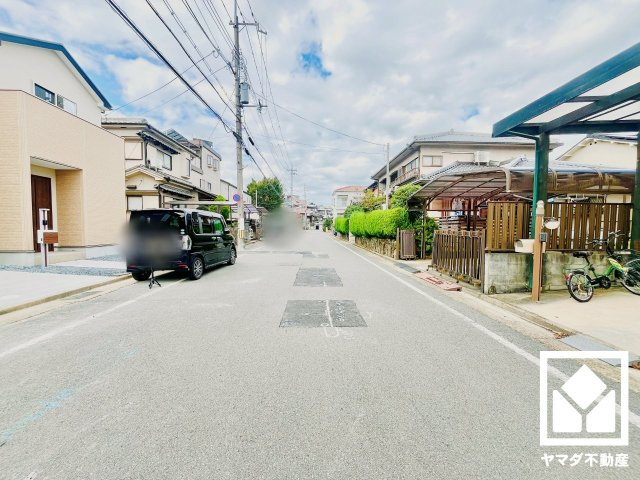 八幡市八幡山田　第3　3号棟の前面道路含む現地写真