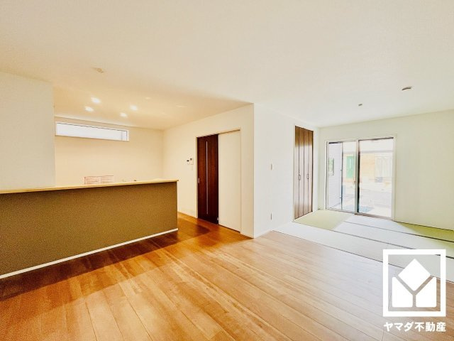 八幡市八幡山田　第3　3号棟の居間・リビング