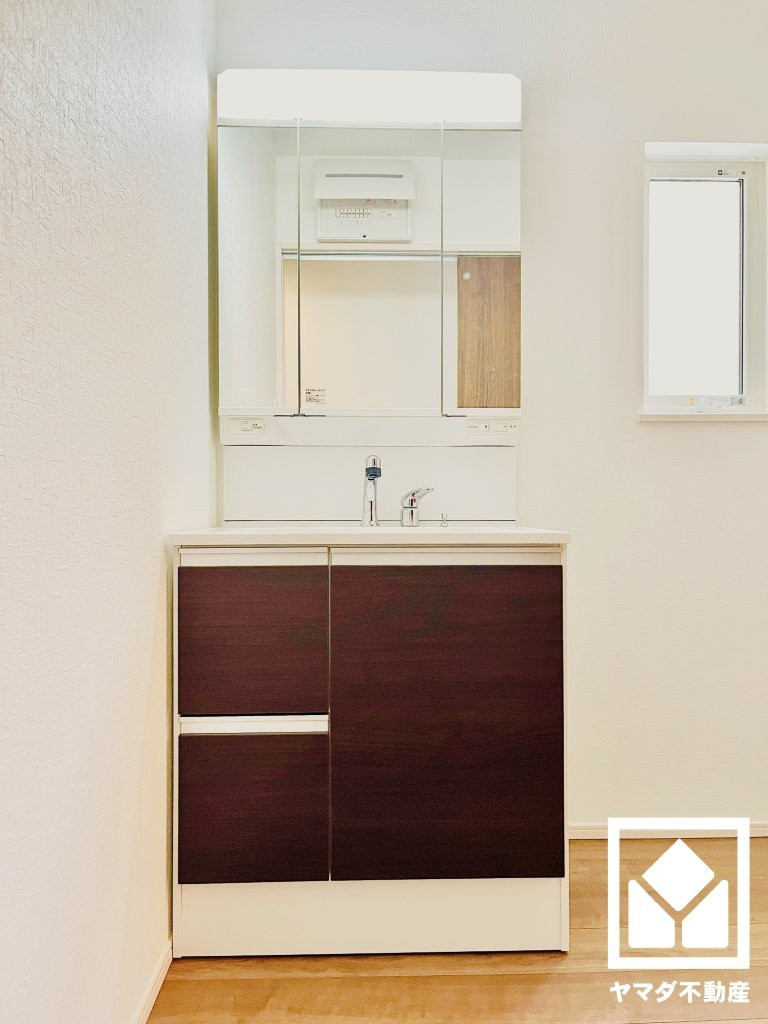 八幡市八幡山田　第3　3号棟の独立洗面台