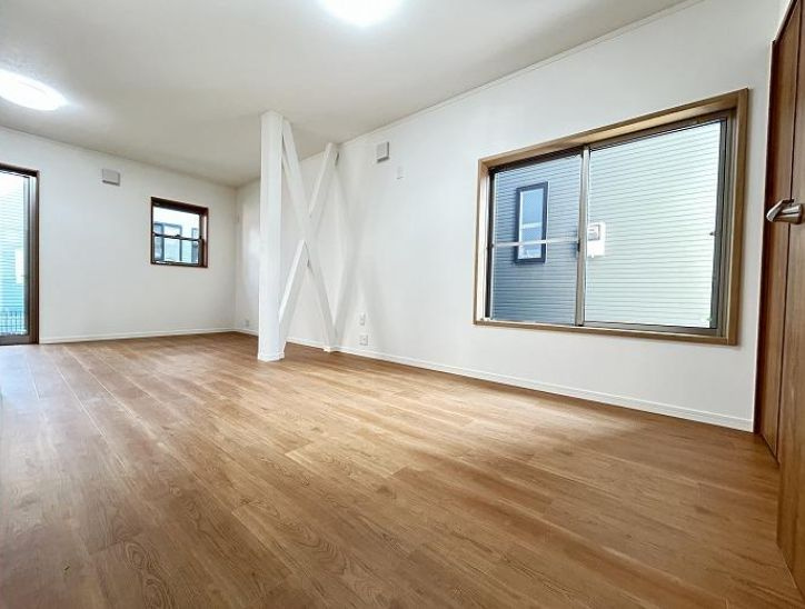 厚木市長谷　中古戸建の居間・リビング|こちらの居間で趣味の時間をお楽しみください