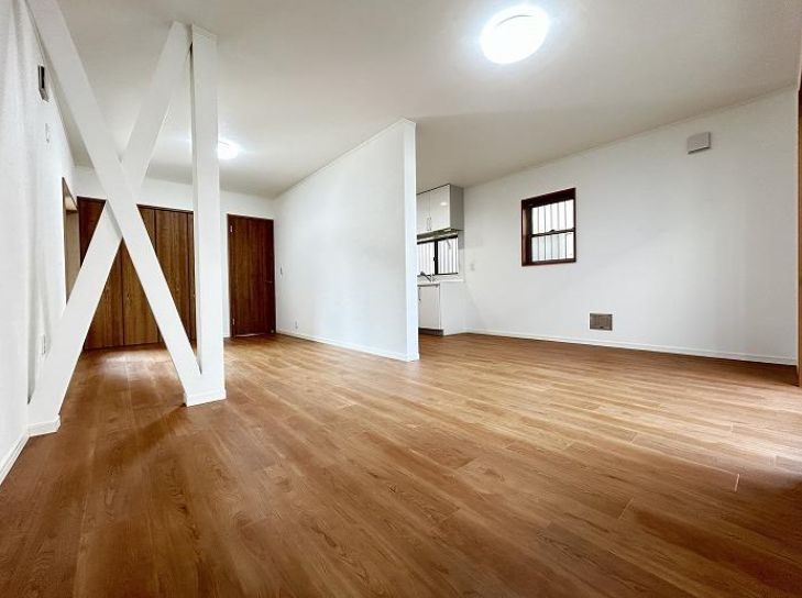 厚木市長谷　中古戸建の居間・リビング|リビングです