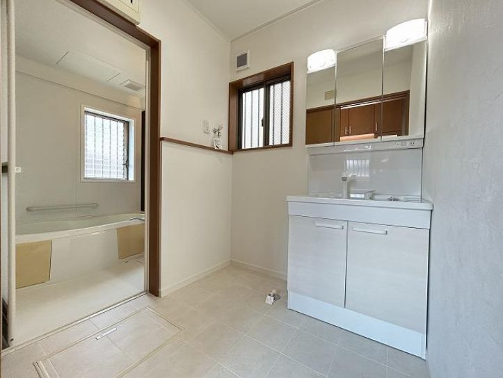 厚木市長谷　中古戸建の独立洗面台|独立洗面化粧台が付いています