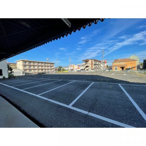 岐阜市菅生６丁目の事務所の駐車場