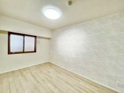 【子供部屋】 | ルネフェリアス堺鳳 | 一人ひとりの大切なプライベート空間。趣味・感性で個性的に飾って頂けるようシンプルに仕上げてあります。ゆとりある広さで、一人の時間をゆったりと過ごせる安らぐお部屋になるはずです♪