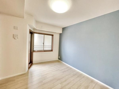 【寝室】 | ルネフェリアス堺鳳 | 家族一人ひとりの大切なプライベート空間。趣味に合わせて使って頂けるようシンプルに仕上げてあります。暮らし心地を大きく左右する収納を、適材適所に配置し使い勝手を考慮しました。