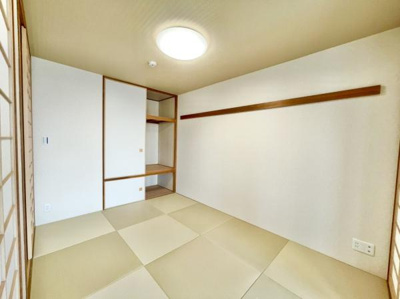 【和室】 | ルネフェリアス堺鳳 | 収納スペース付きでお部屋もスッキリ片付きますね♪