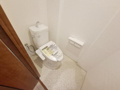 【トイレ】 | ルネフェリアス堺鳳 | トイレも新調しており、清潔感のある広々トイレになります♪
