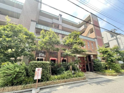 【その他】 | ルネフェリアス堺鳳 | 閑静な住宅地で子育て家族にピッタリ。毎日のお散歩も快適な緑に恵まれたエリアで、自然に包まれた穏やかな暮らしを実現するための、ゆとりある住環境が整っています。緑の潤いを感じながらホッと生活できそう。
