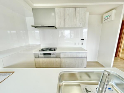 【キッチン】 | ルネフェリアス堺鳳 | ご夫婦や親子での料理をする時間が楽しくなる使い勝手の良い、広いワークトップ♪