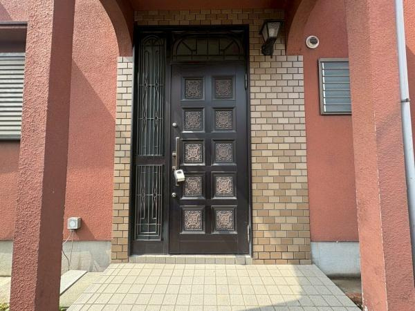 岩出市東坂本　中古戸建の玄関
