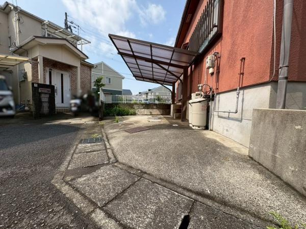 岩出市東坂本　中古戸建の駐車場