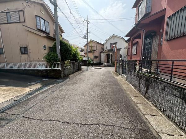 岩出市東坂本　中古戸建の前面道路含む現地写真