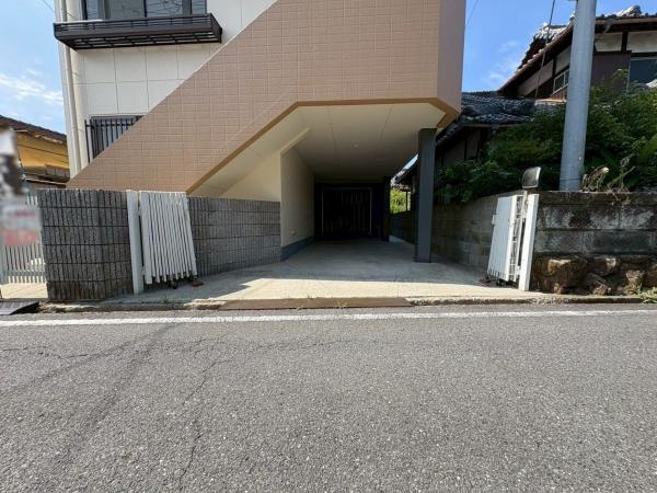 紀の川市藤崎　中古戸建の駐車場