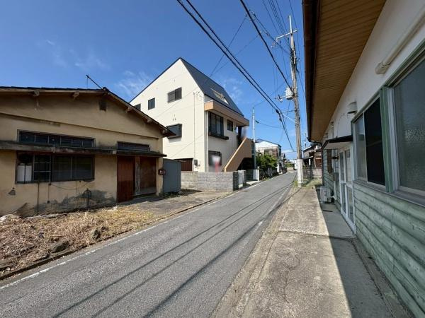 紀の川市藤崎　中古戸建の前面道路含む現地写真
