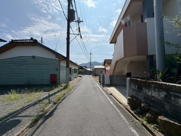 紀の川市藤崎　中古戸建の前面道路含む現地写真