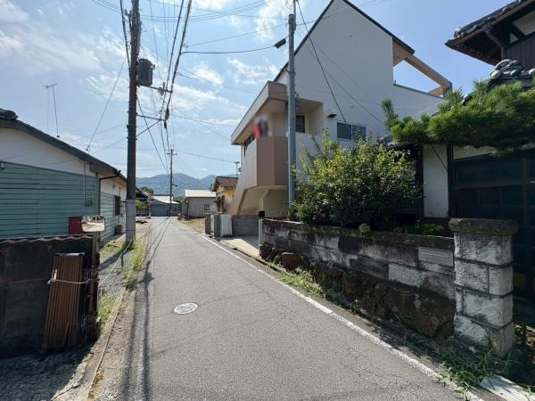 紀の川市藤崎　中古戸建の前面道路含む現地写真