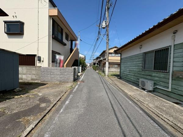 紀の川市藤崎　中古戸建の前面道路含む現地写真