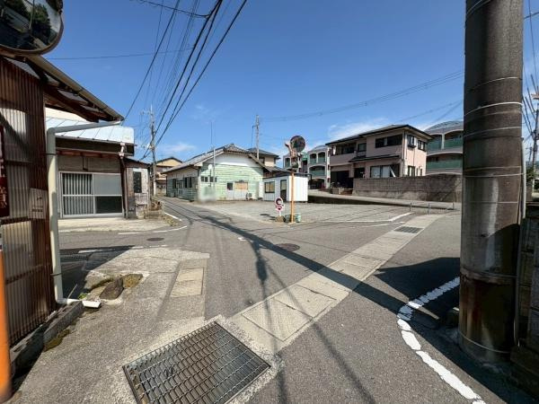 紀の川市藤崎　中古戸建の前面道路含む現地写真