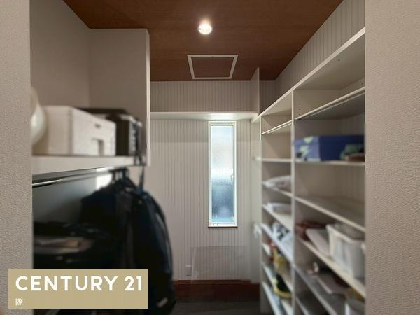 海南市沖野々　中古戸建の収納