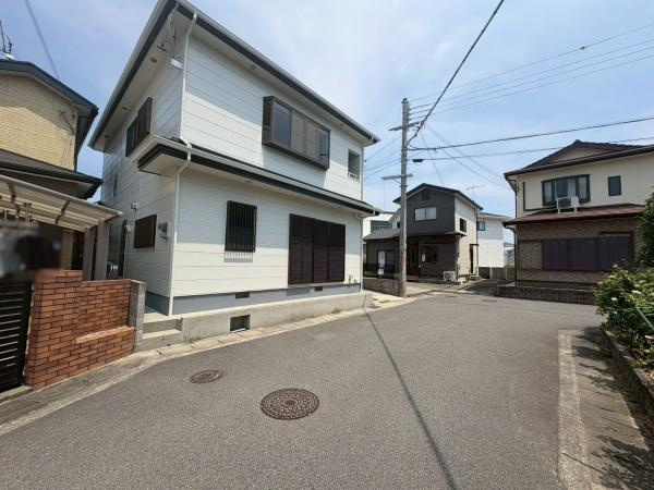 岩出市中黒　中古戸建の前面道路含む現地写真
