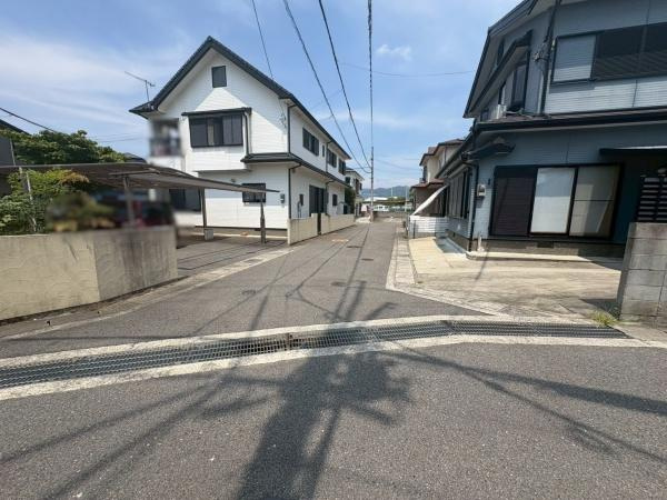 岩出市中黒　中古戸建の前面道路含む現地写真