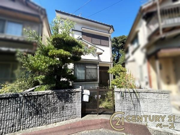 生駒市壱分町　一戸建の外観|近鉄生駒線「一分駅」徒歩１０分で１９９３年建築の物件です！お気軽にお問い合わせください。