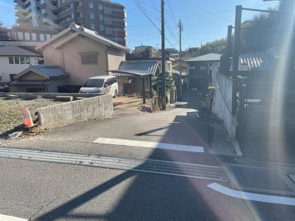 岡崎市明大寺町畔土・中古戸建の前面道路含む現地写真|前面道路です。