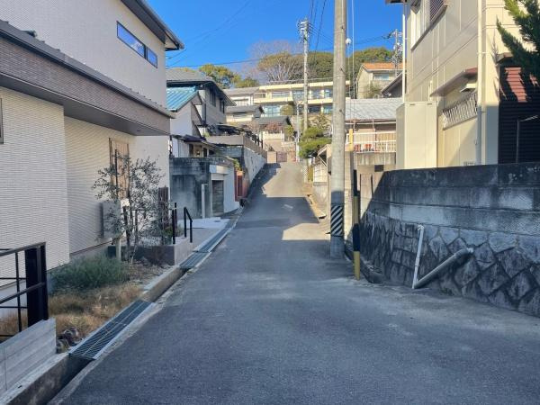 岡崎市明大寺町畔土・中古戸建の前面道路含む現地写真|前面道路です。