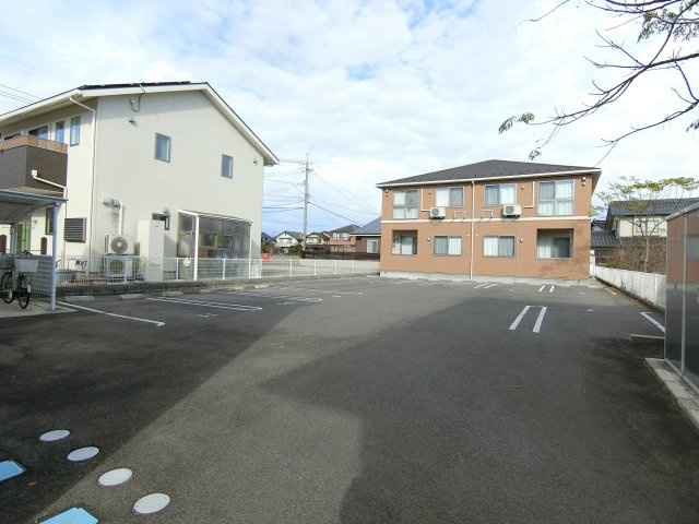 サンモールひえづ　Ｂ棟の駐車場