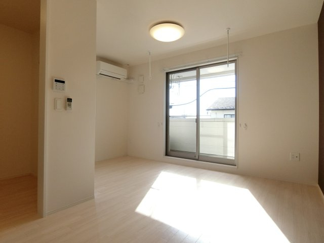 サンモールひえづ　Ｂ棟の居間・リビング