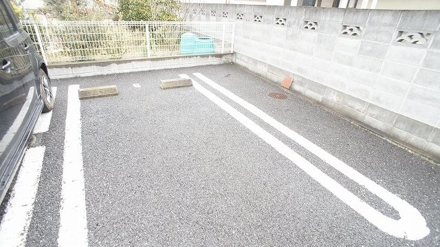 プレミールの駐車場