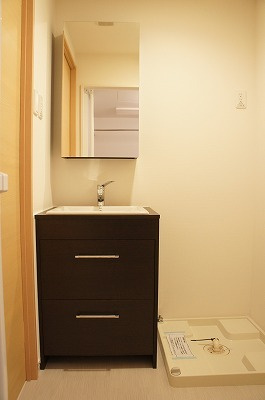 【洗面所】 | リブリ・ダロル | 明るい洗面所です