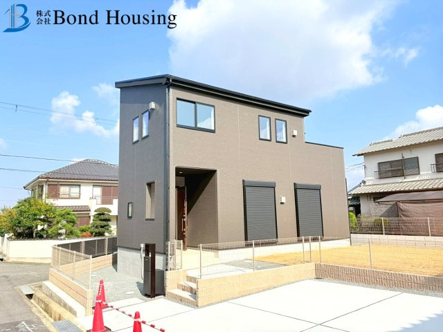 駐車スペース3台・WIC等収納豊富　桜が丘西町　全1棟