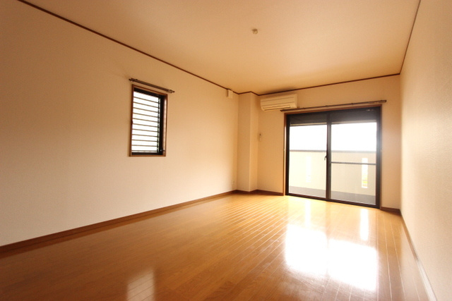 コンソラーレ中野の洋室