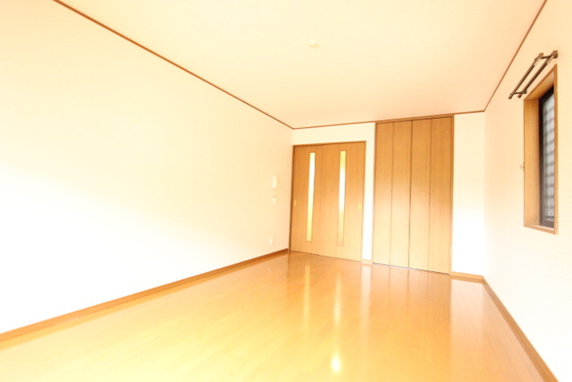 コンソラーレ中野の居間・リビング