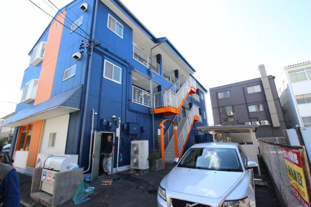 フローラル二瀬の駐車場