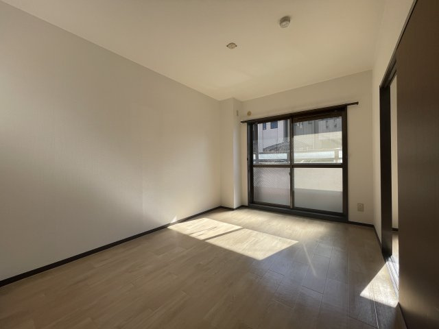 ラフィネ櫻館の洋室