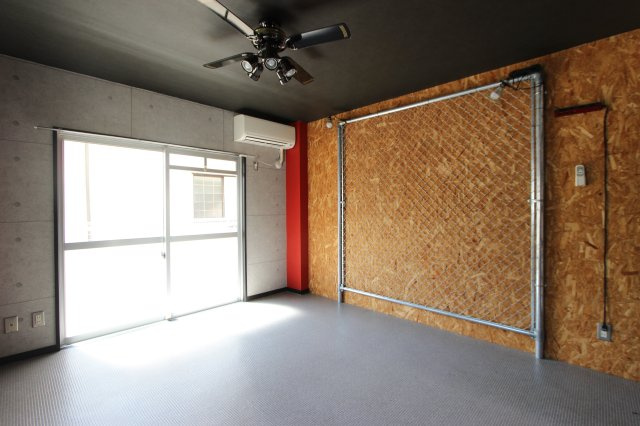 ヒロタハイツの居間・リビング