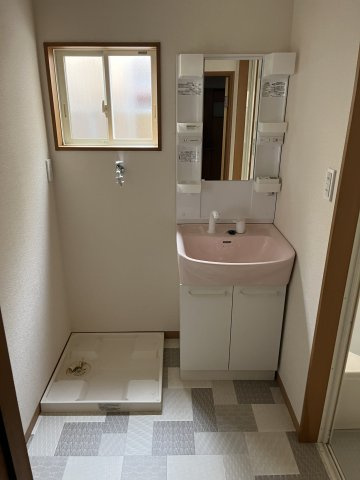 西京区上桂西井居町オーナーチェンジ戸建ての独立洗面台