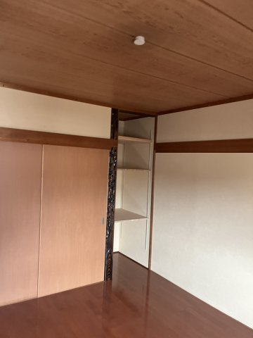 西京区上桂西井居町オーナーチェンジ戸建ての洋室