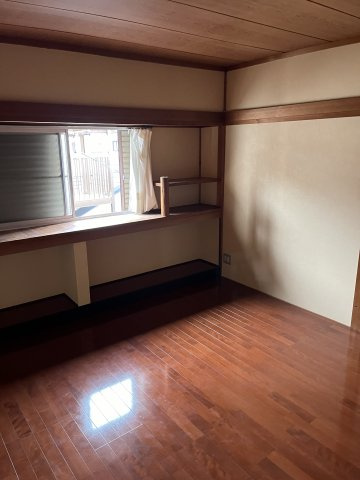 西京区上桂西井居町オーナーチェンジ戸建ての洋室