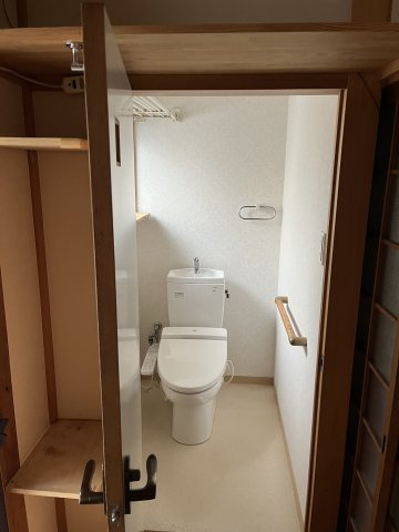 西京区上桂西井居町オーナーチェンジ戸建てのトイレ