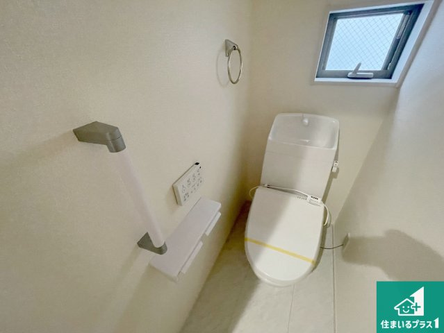 伊丹市南野　第4期　新築一戸建てのトイレ|1・2階の2ヶ所にあるので、朝の忙しい時間の順番待ちもなく、深夜の利用にも大変便利です。