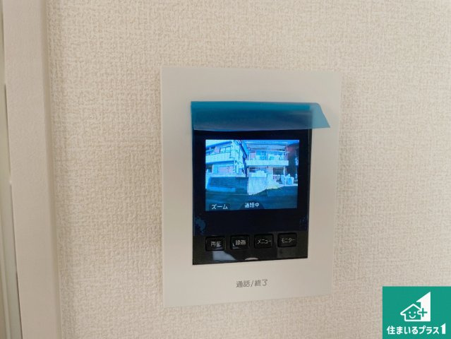 伊丹市南野　第4期　新築一戸建ての防犯設備|カラーモニターインターホン！声だけでなく来訪者の姿や顔がモニターで確認できるので、小さなお子様がいらっしゃるご家庭でも安心できます！