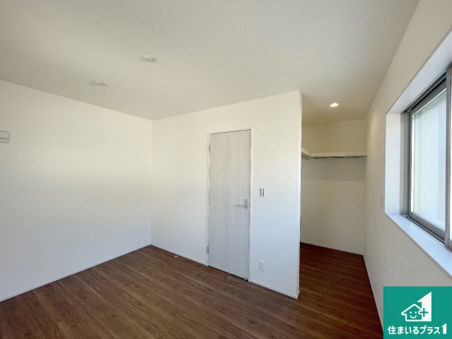 伊丹市南野　第4期　新築一戸建ての洋室|シンプルな洋室は、自分好みのインテリアが楽しめます♪ご家族とインテリアや家具を選びに行くのは新築購入時の醍醐味の一つです。ぜひお楽しみください♪