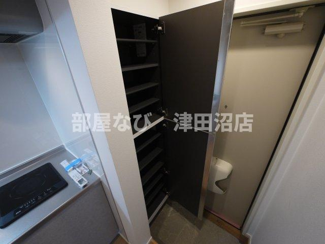 船橋市西習志野３丁目のアパートの玄関|玄関には大きなシューズボックス