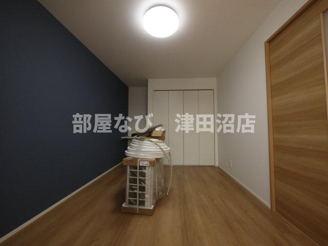 船橋市西習志野３丁目のアパートの居間・リビング|おしゃれな居室です