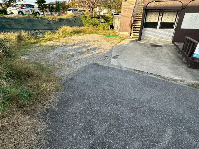 生路池下貸店舗の駐車場