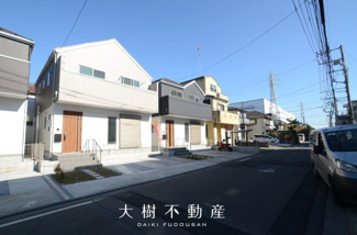 【前面道路含む現地写真】