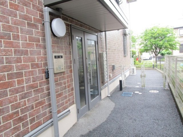 リバーサイド東菅野のエントランス